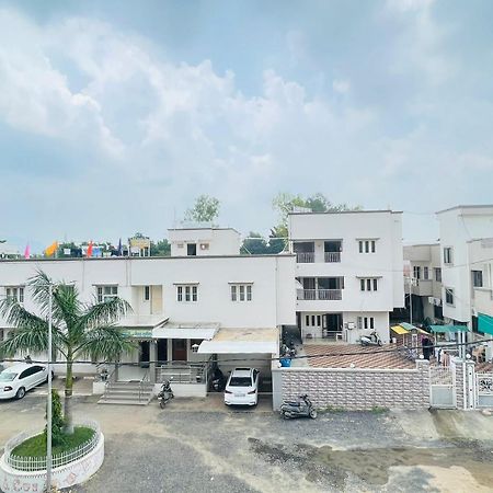 Hotel Rajdhani And Guest House Gujarat - Best Family Hotel In Halol Near Pavagadh And Halol Gidc Buitenkant foto