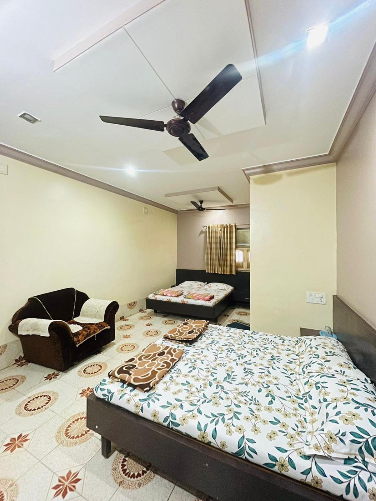 Hotel Rajdhani And Guest House Gujarat - Best Family Hotel In Halol Near Pavagadh And Halol Gidc Buitenkant foto