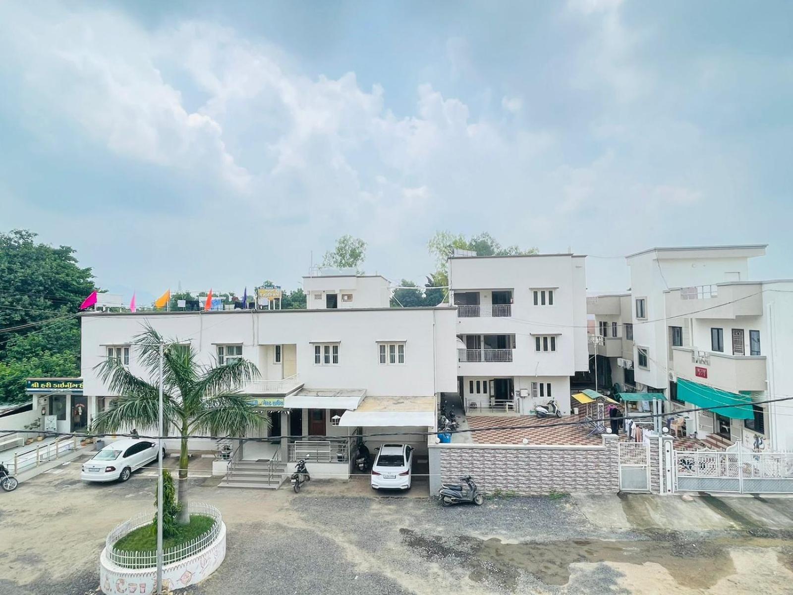 Hotel Rajdhani And Guest House Gujarat - Best Family Hotel In Halol Near Pavagadh And Halol Gidc Buitenkant foto