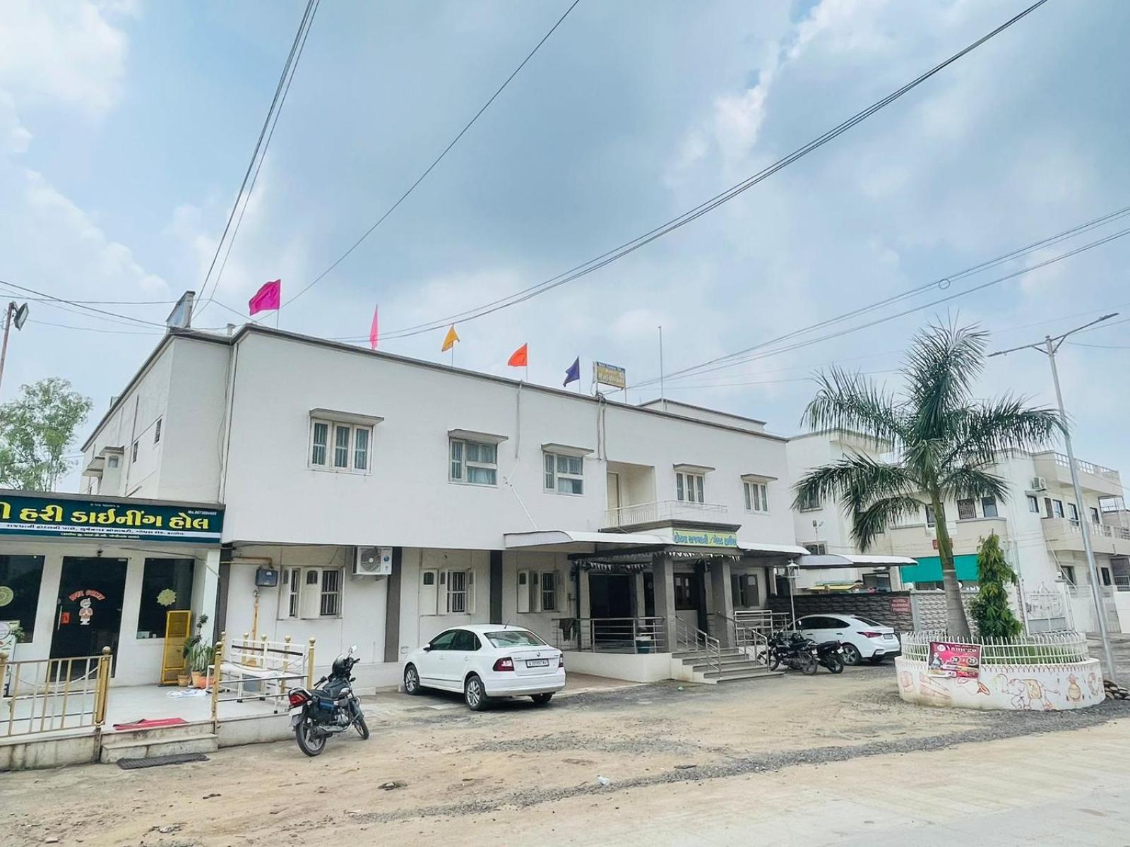 Hotel Rajdhani And Guest House Gujarat - Best Family Hotel In Halol Near Pavagadh And Halol Gidc Buitenkant foto