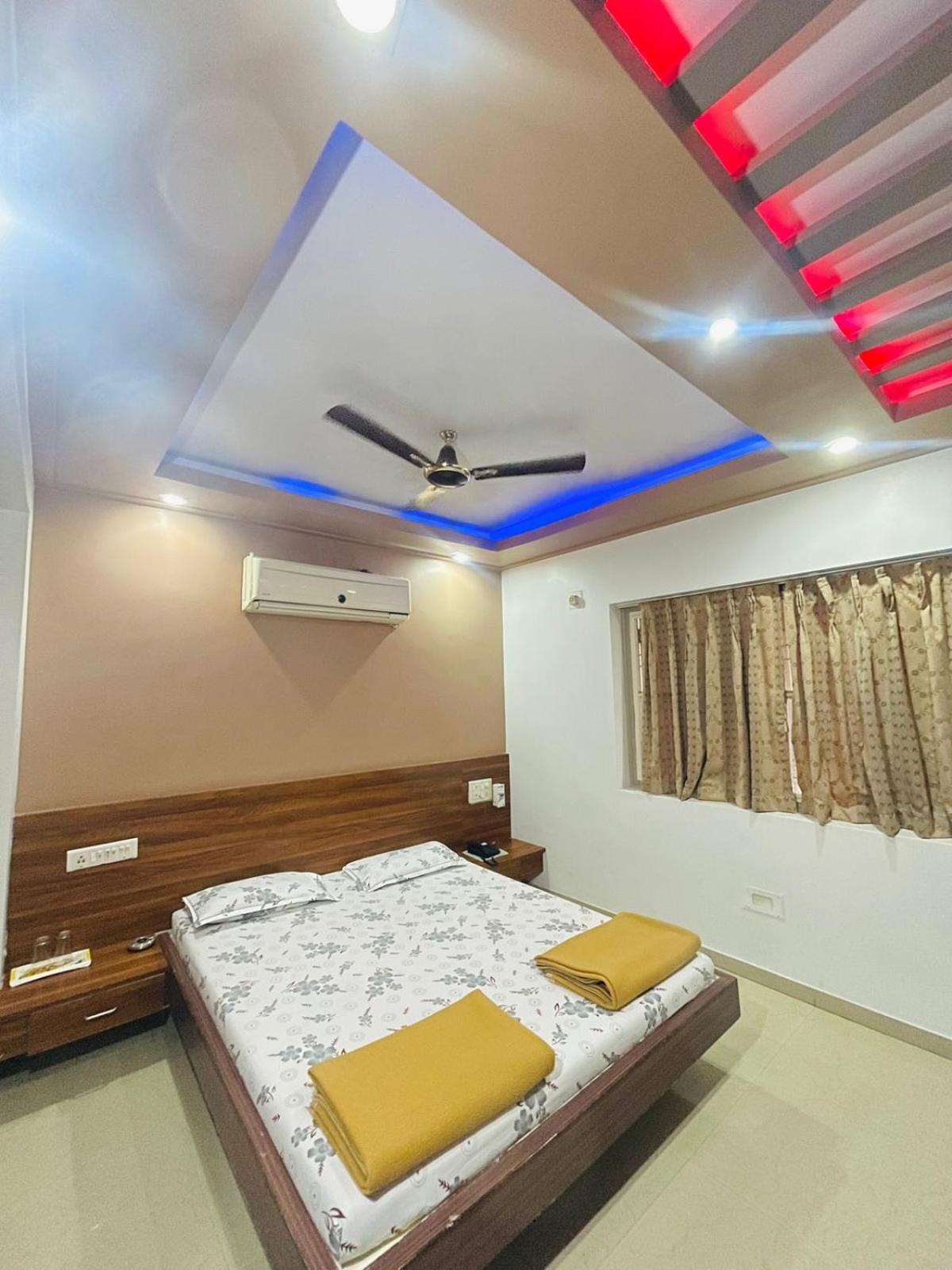 Hotel Rajdhani And Guest House Gujarat - Best Family Hotel In Halol Near Pavagadh And Halol Gidc Buitenkant foto