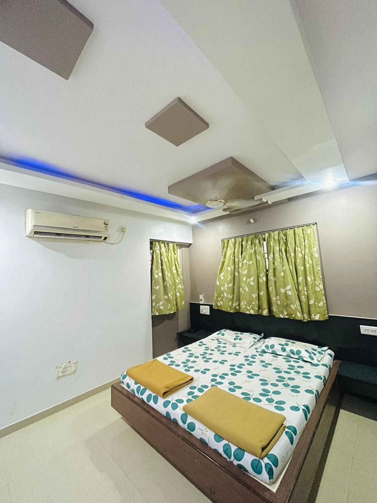 Hotel Rajdhani And Guest House Gujarat - Best Family Hotel In Halol Near Pavagadh And Halol Gidc Buitenkant foto